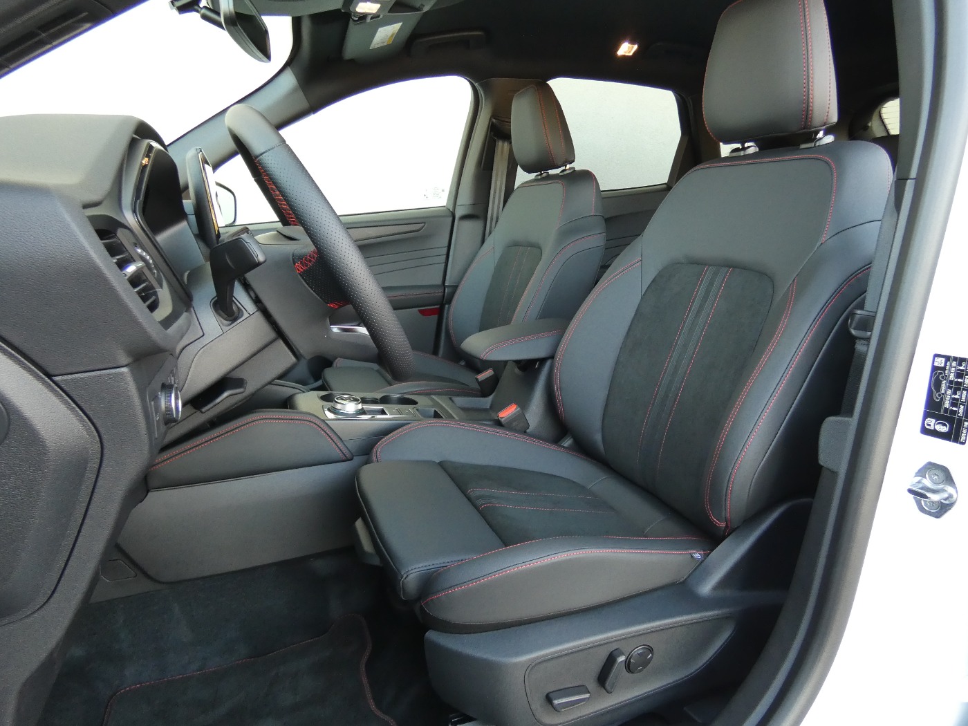 Ford Kuga ST-Line X Hybrid +Winter