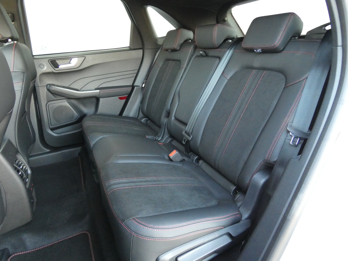 Ford Kuga ST-Line X Hybrid +Winter