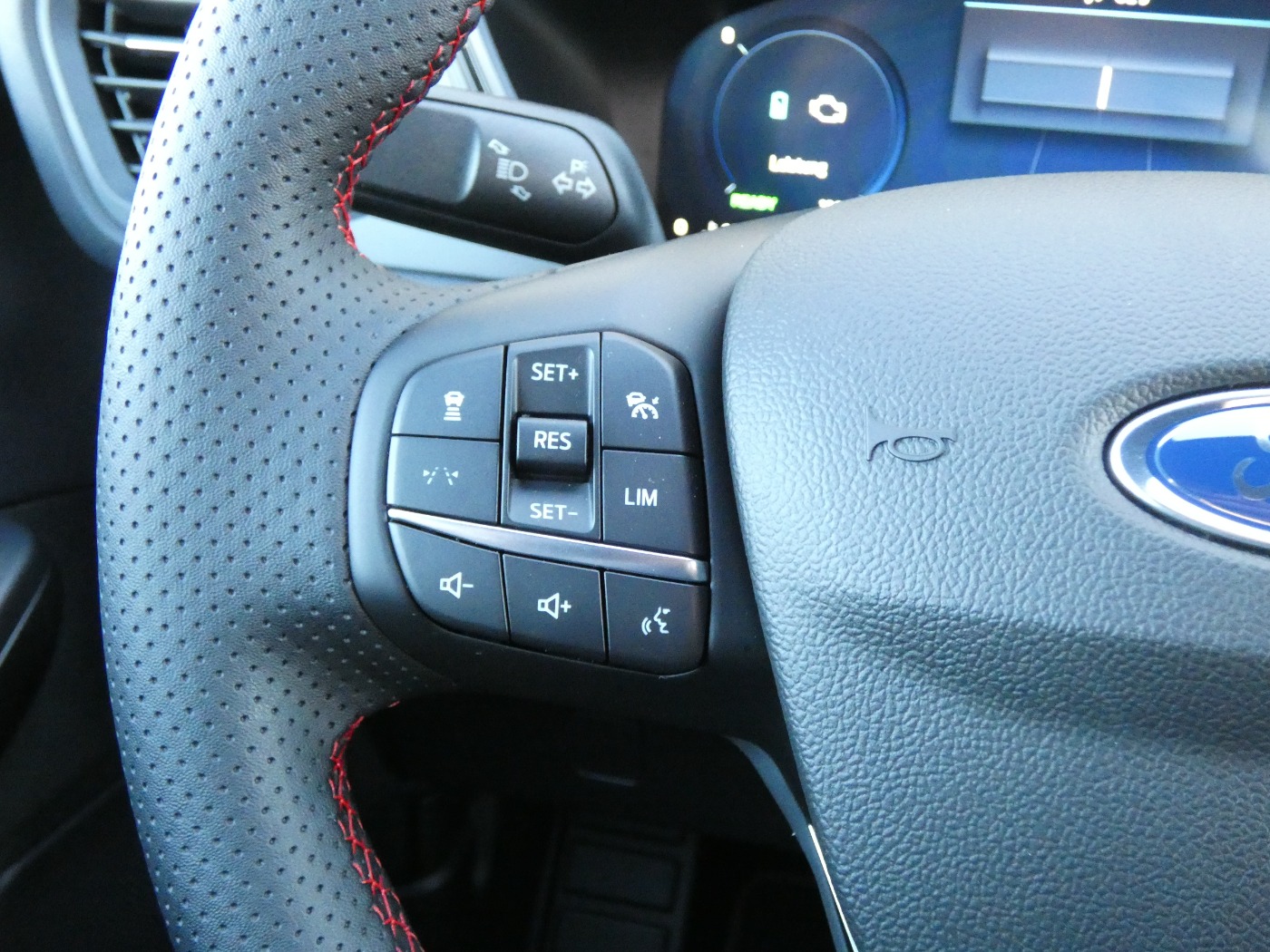 Ford Kuga ST-Line X Hybrid +Winter