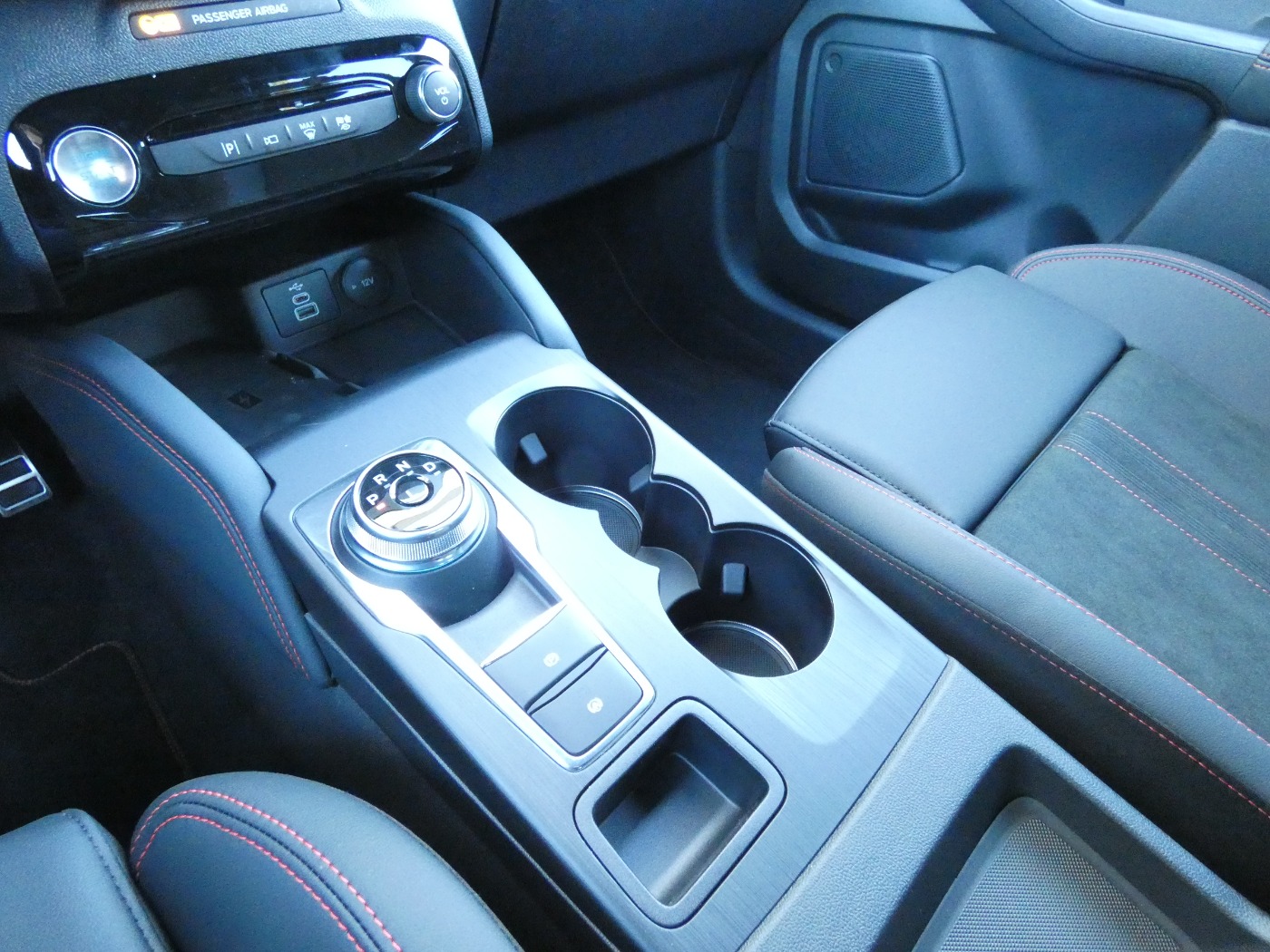 Ford Kuga ST-Line X Hybrid +Winter