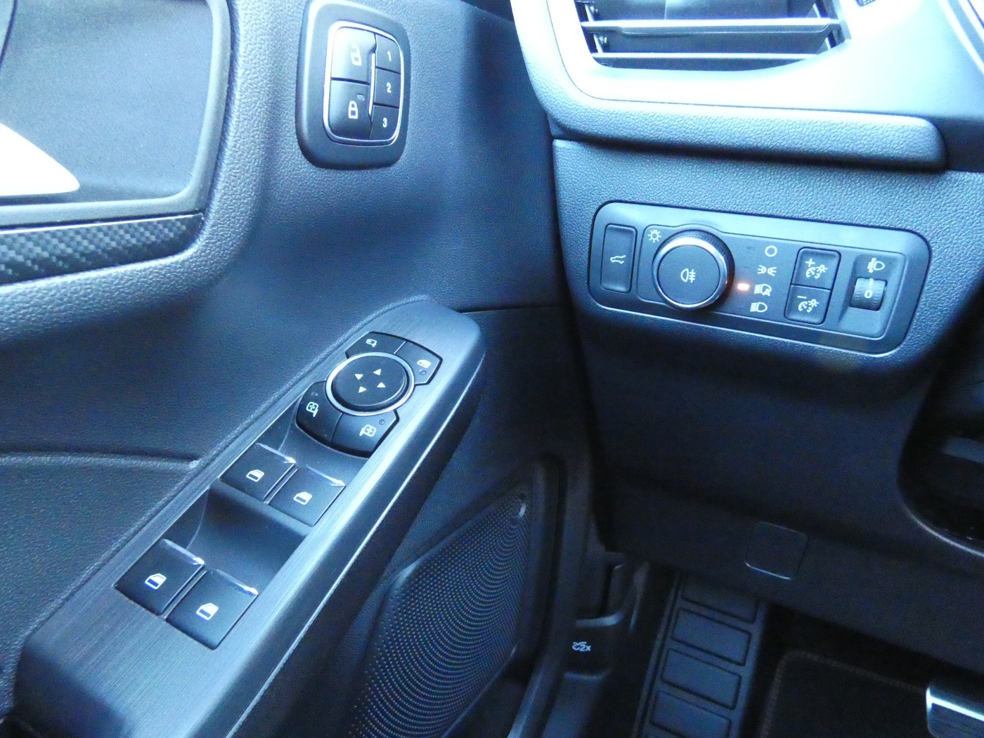 Ford Kuga ST-Line X Hybrid +Winter